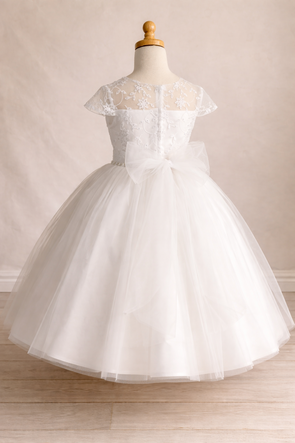 743 Girls White Communion Dress w/ Embroidered Tulle & Sequins & Pearls (NEW)