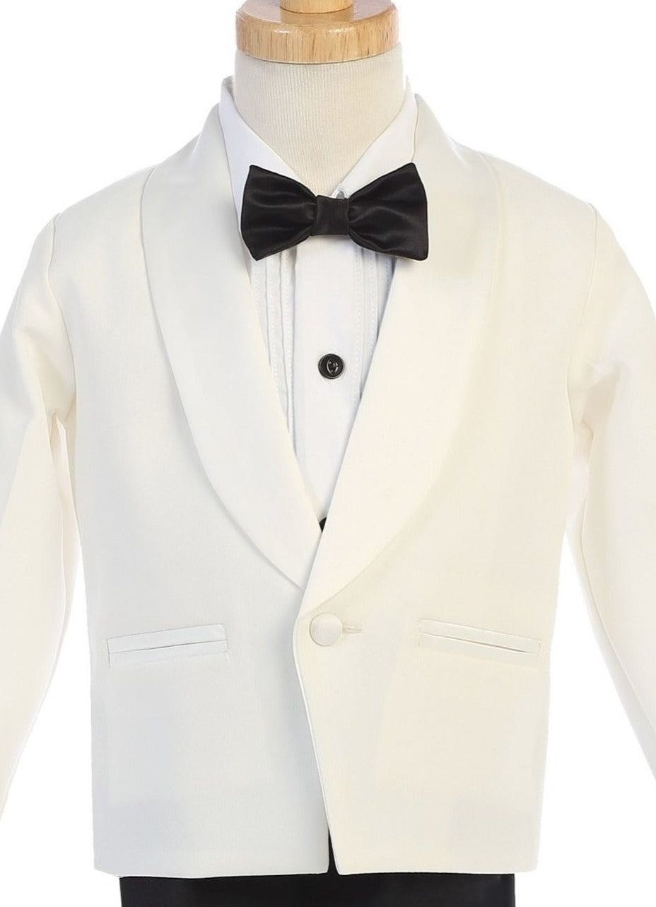7580 tuxedo: the charm of ivory shawl framing a striking figure.